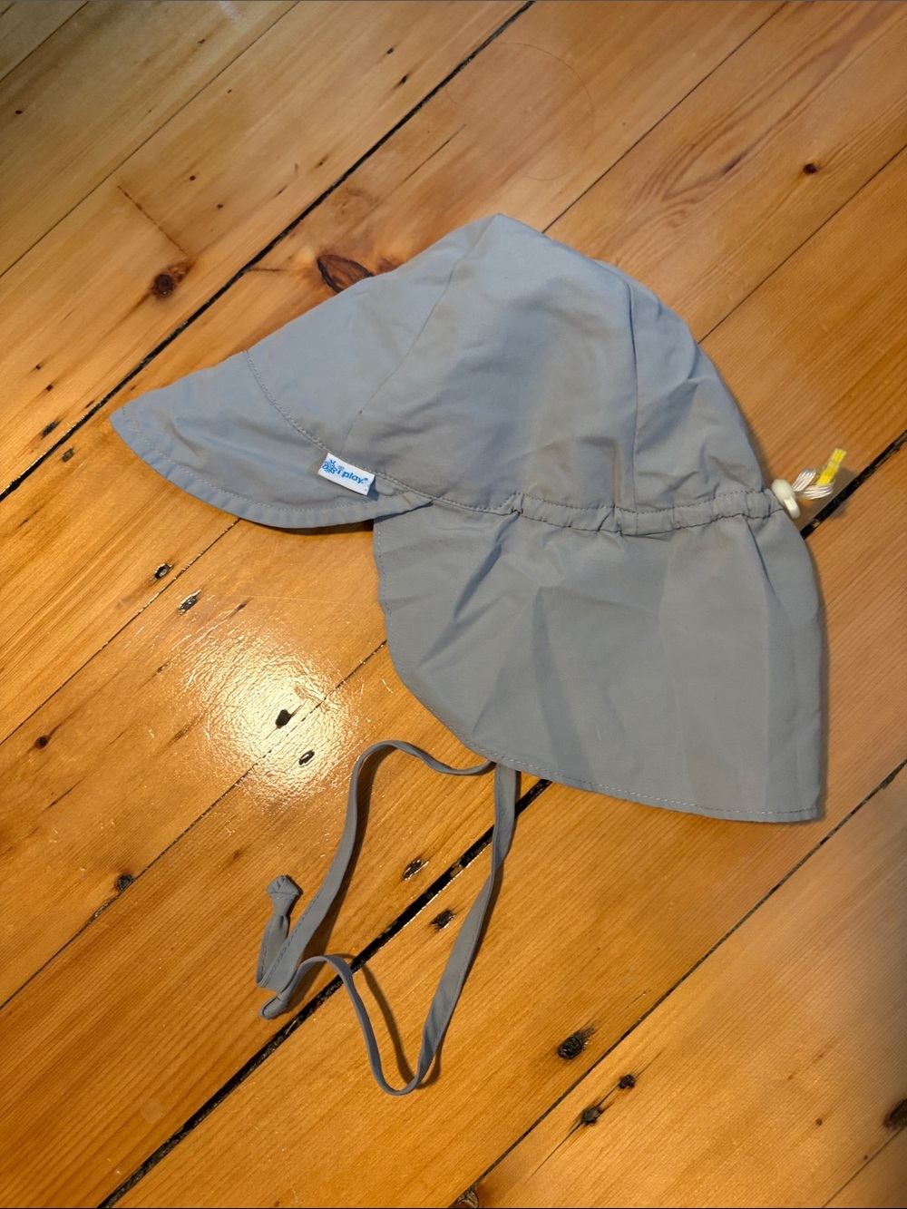 ☀️2T Swim bundle! L.L.Bean Cat & Jack Old Navy, rashguard, 2 swim trunks, hat - Picture 3 of 9